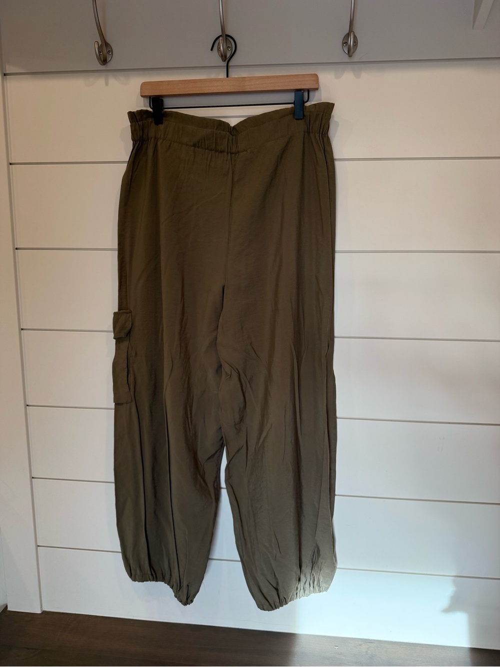 Anthropologie bungee parachute pants Medium - Picture 3 of 9